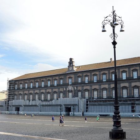 Relais Piazza Del Plebiscito B&B Naples Exterior photo